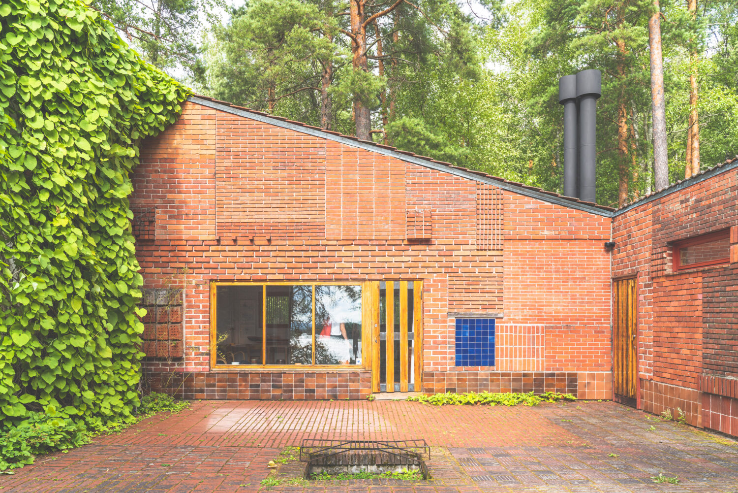 Experimental house patio