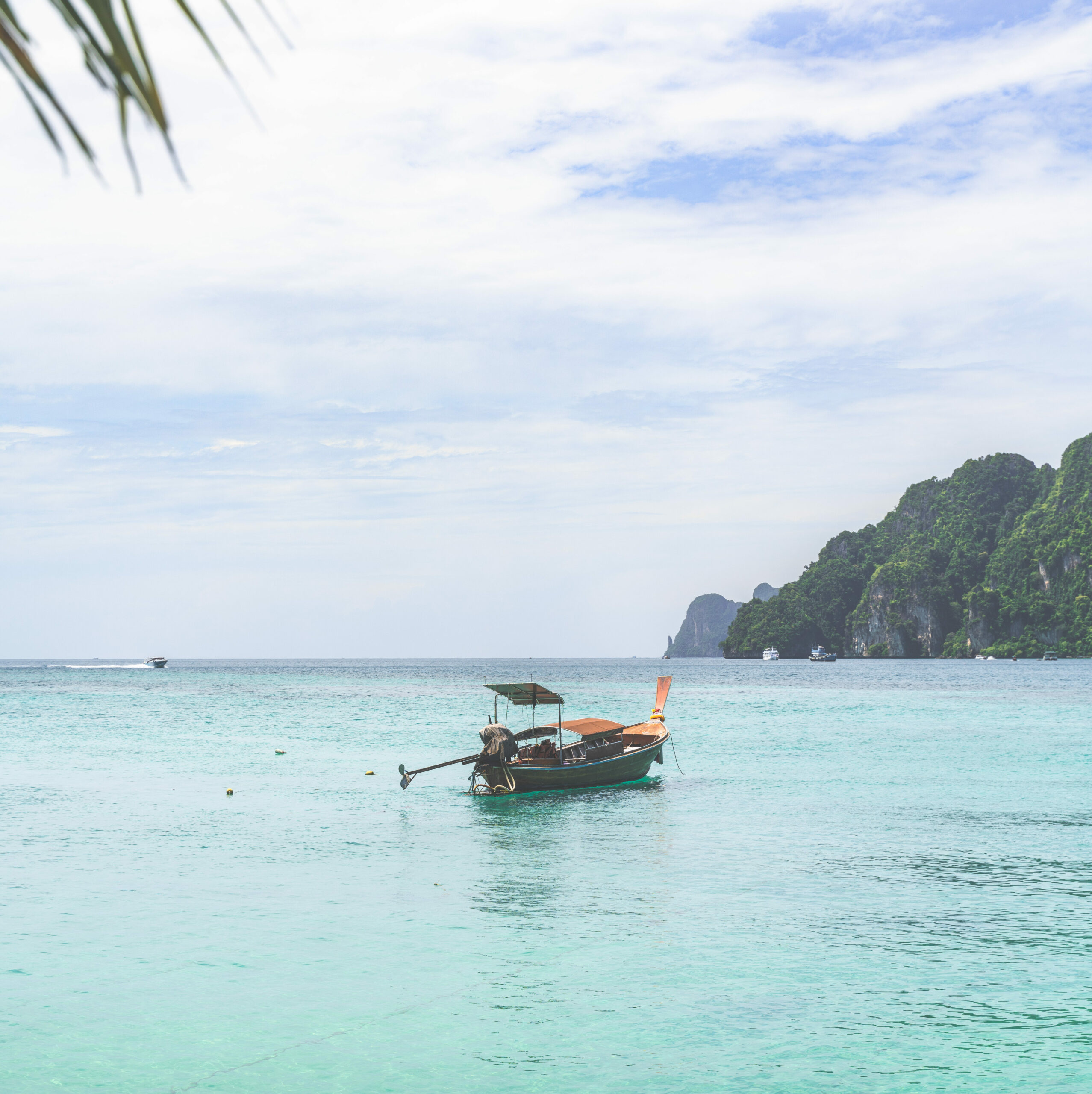 Long tail boat in the bay